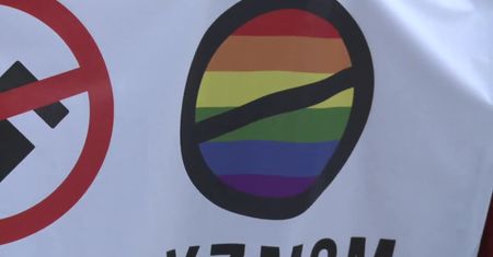 Ulicami Warszawy przeszedł marsz środowisk prawicowych w 75. rocznicę wybuchu Powstania Warszawskiego
