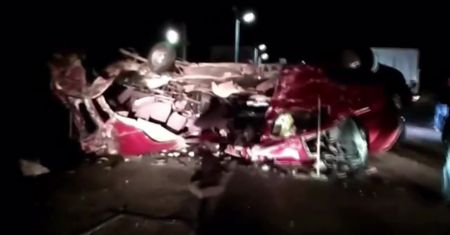 Czołowe zderzenie mikrobusa z ciężarówką w Rosji. Zginęło 13 osób