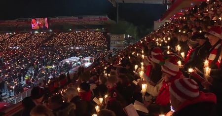 Przepiękna bożonarodzeniowa tradycja. Kibice spotykają się na stadionie, by… śpiewać kolędy