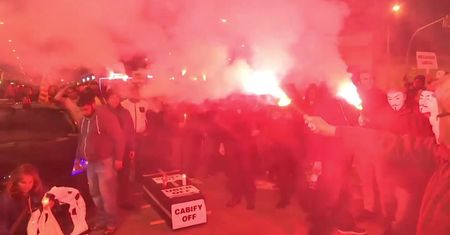 Protest taksówkarzy w Barcelonie. Nie chcą pozwolić na powrót Ubera do miasta