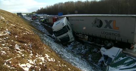 Karambol na A4 pod Złotoryją. Zderzyło się 12 samochodów
