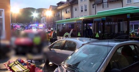 Autobus szkolny w Niemczech wbił się w ścianę budynku. 47 osób rannych, w tym dzieci