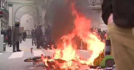 Zamieszki w Paryżu. Demonstranci sprzeciwiają się planom reformy transportu publicznego