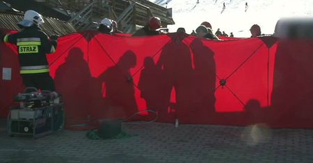 Przewrócona brama powitalna zabiła 70-latkę i jej wnuczka. Postawiono zarzuty w sprawie