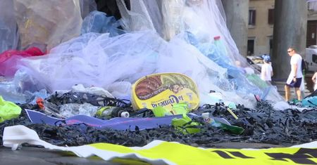 Protest Greenpeace w Rzymie przeciwko zanieczyszczeniu Morza Śródziemnego