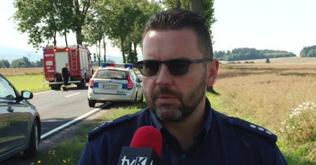 Autobus zderzył się z ciągnikiem. Jedna osoba nie żyje, 8 rannych