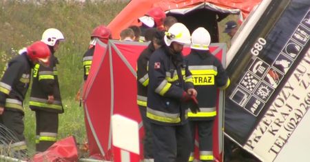 Wypadek autokaru w Konstantynowie. 2 osoby nie żyją, kilkadziesiąt jest rannych
