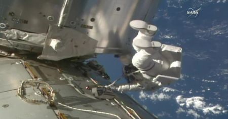 Kosmiczny spacer na Międzynarodowej Stacji Kosmicznej. Astronauci zainstalowali “kamery dokujące”