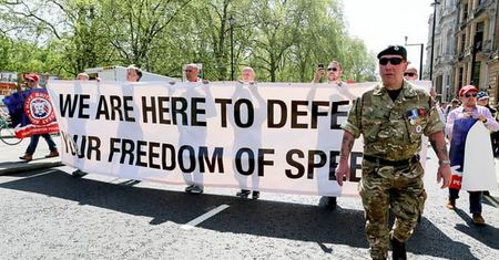 Protesty w obronie wolności słowa w Londynie