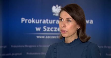 Dwulatek wpadł do beczki na deszczówkę. Uratowali go policjanci