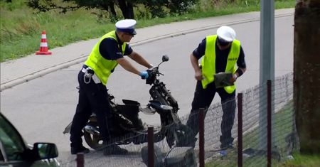 Motorowerzysta uderzył w latarnię pod Giżyckiem. Helikopter zabrał nieprzytomnego kierowcę do szpitala
