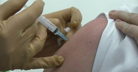 Masowe szczepienia przeciw COVID-19 w Rosji. Szczepionka najpierw dla medyków i nauczycieli