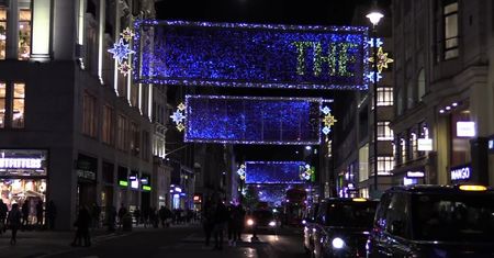 Londyn gotowy na Święta? Na Oxford Street odpalono świąteczne dekoracje