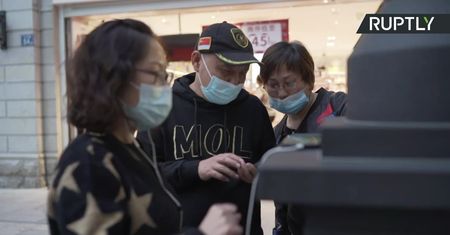 Uliczne latarnie, które… naładują twój telefon. Praktyczny pomysł hitem w Wuhan