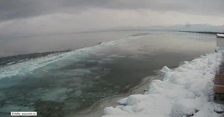 Zamarznięty Bajkał. Timelapse pokazujący proces tworzenia się pokrywy lodowej