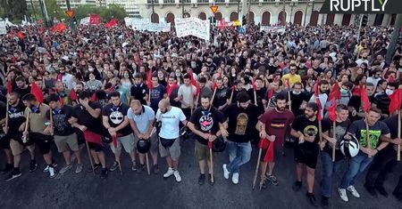 Zamieszki w Atenach. Protesty przeciwko projektowi ustawy ograniczającemu prawo do demonstracji