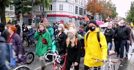 Pożar w greckim obozie dla migrantów. W Hamburgu odbył się marsz solidarności