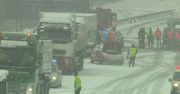 Sześć samochodów w tym dwie ciężarówki i bus zderzyły się na autostradzie A4