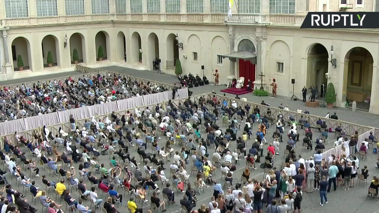 Pierwsza audiencja generalna w Watykanie od pół roku. Papież Franciszek wzywał do solidarności z Libanem