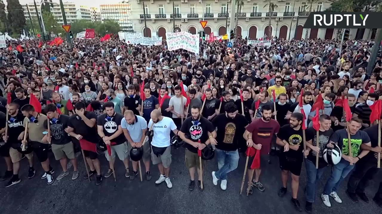 Zamieszki w Atenach. Protesty przeciwko projektowi ustawy ograniczającemu prawo do demonstracji