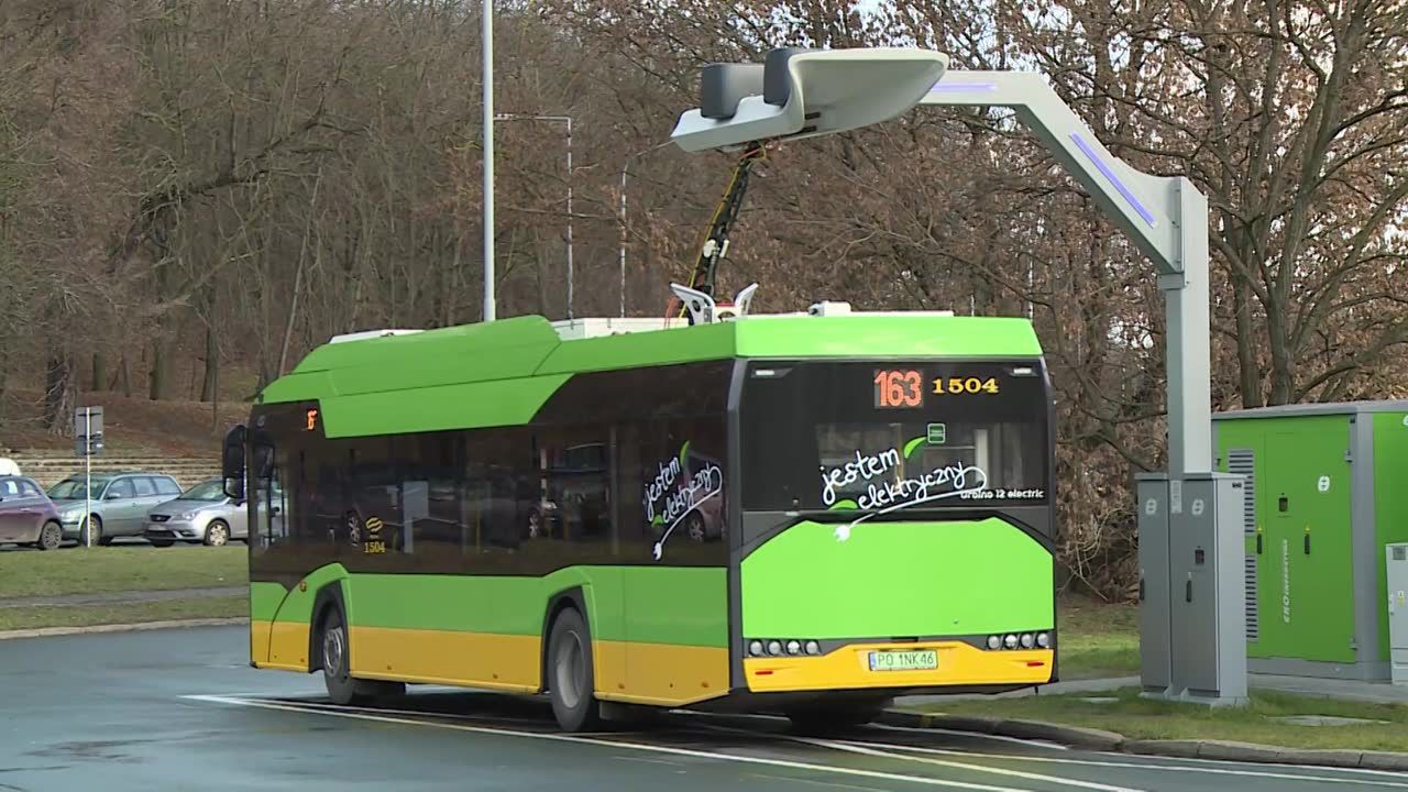 Miejskie autobusy w Poznaniu jeszcze przyjaźniejsze środowisku. Na dachach montowane są panele słoneczne