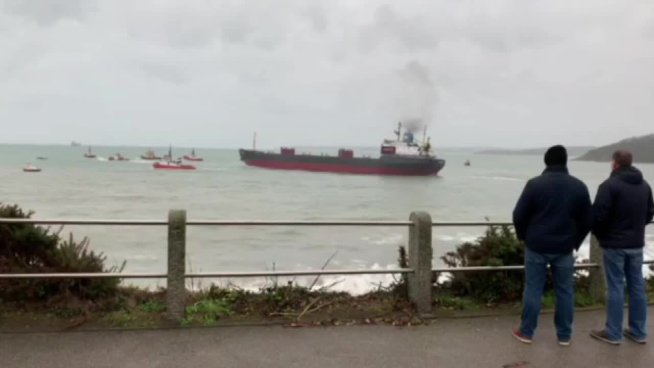Rosyjski statek transportowy ściągnięty z mielizny u wybrzeży Kornwalii