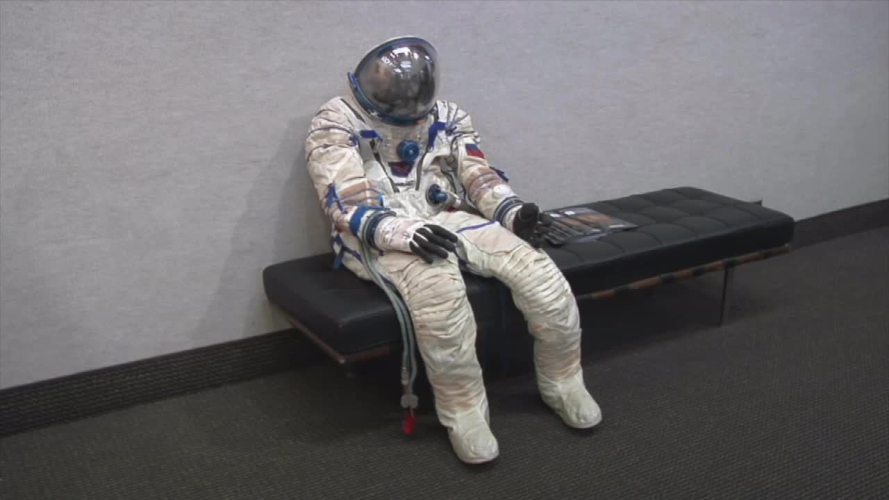 Prywatna kolekcja pamiątek Neila Armstronga trafi na licytację