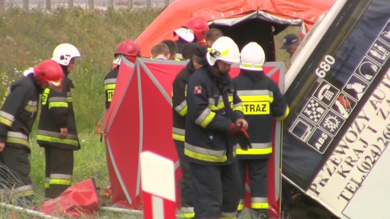 Wypadek autokaru w Konstantynowie. 2 osoby nie żyją, kilkadziesiąt jest rannych