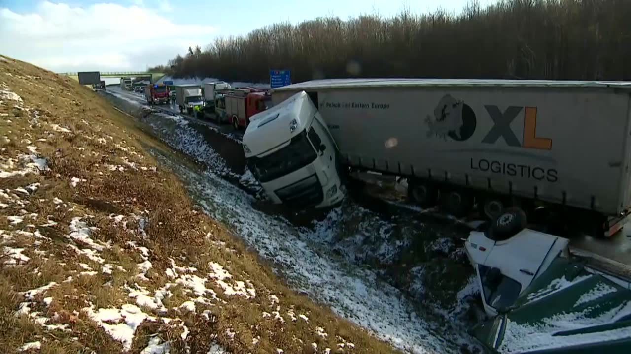 Karambol na A4 pod Złotoryją. Zderzyło się 12 samochodów