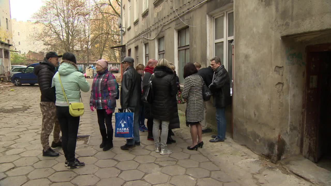 Łódź: Kamienica może się zawalić, ponad 20 rodzin w niebezpieczeństwie. Lokatorzy protestują