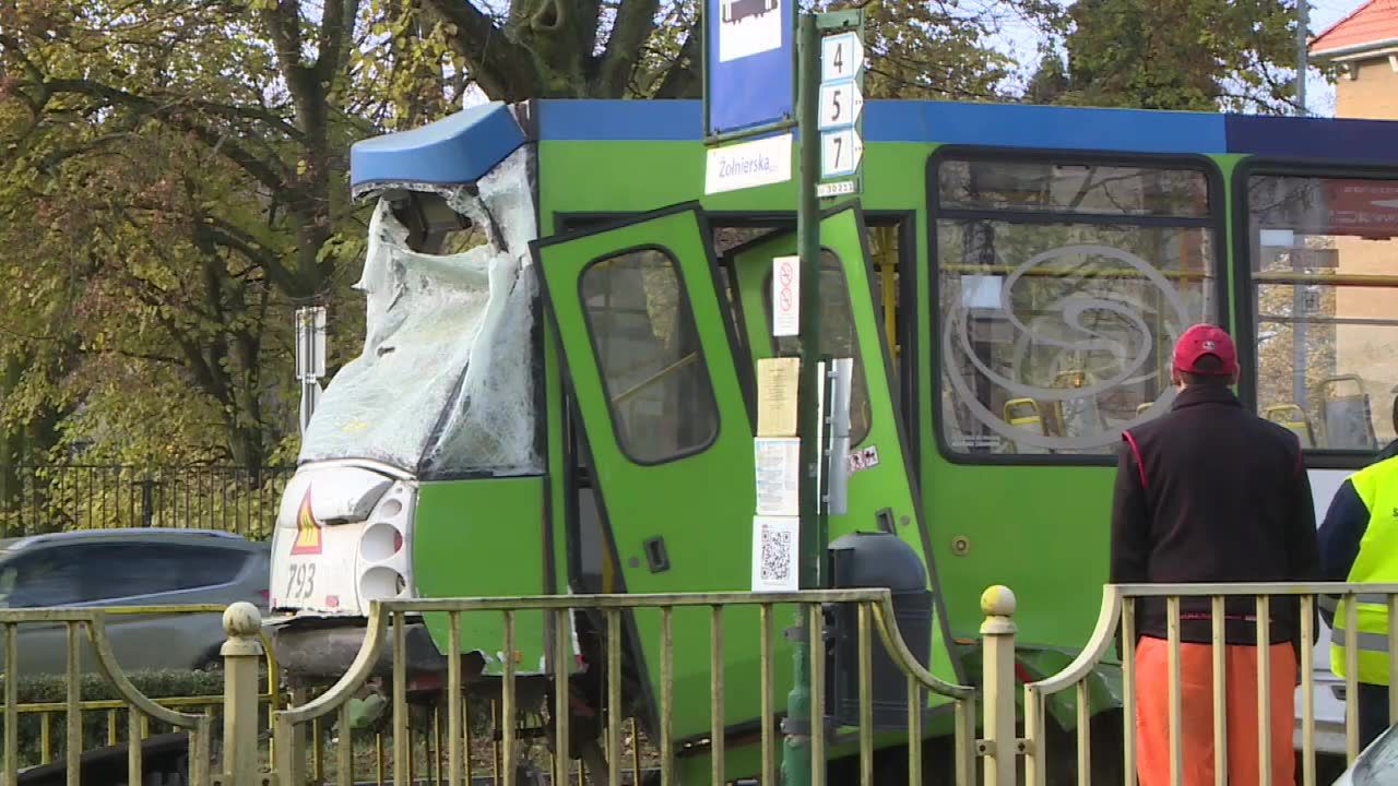 Zderzenie dwóch tramwajów w Szczecinie. Ciężko ranny motorniczy trafił do szpitala