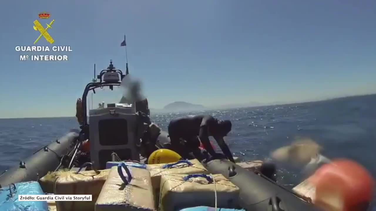 Bańki z haszyszem ukryte pod motorówkami u wybrzeży Hiszpanii. Zatrzymano 32 przemytników