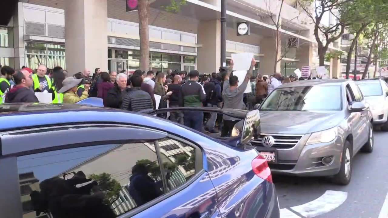 Protest przed siedzibą Ubera w San Francisco. Kierowcy domagają się wyższych stawek