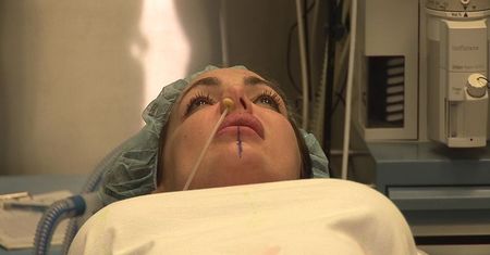 Agnieszka Orzechowska pokazała w telewizji,  jak upodabnia się do Angeliny Jolie