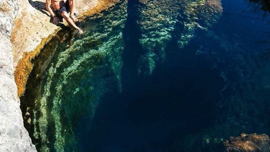 Jacob's Well to tzw. wywierzysko - źródło charakteryzujące się silnym wypływem wód podziemnych