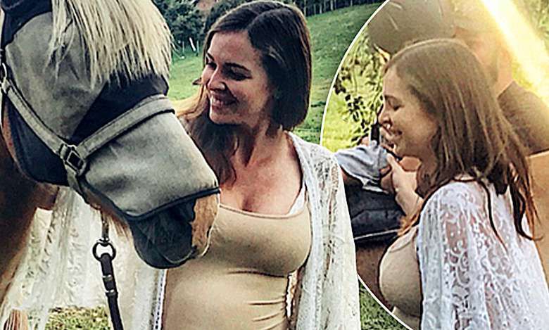Nareszcie! Anna Wendzikowska pochwaliła się piękną ciążową sesją! Jej brzuch jest już ogromny!