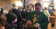 Niezwykły gest księdza. Wysypał pieniądze z tacy do puszki WOŚP