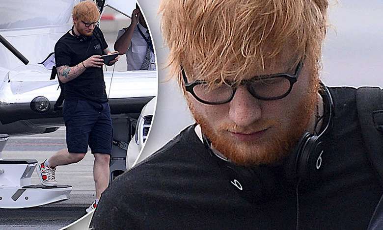 Ed Sheeran właśnie przyleciał do Polski! Na lotnisku roiło się od paparazzi i fanów!