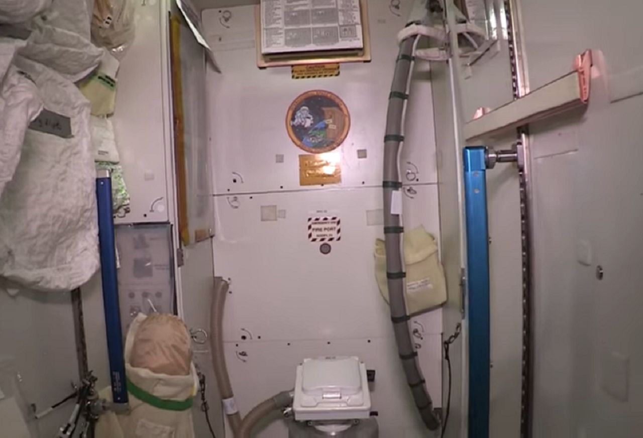 Awaria WC na stacji kosmicznej. W ruch poszły pampersy