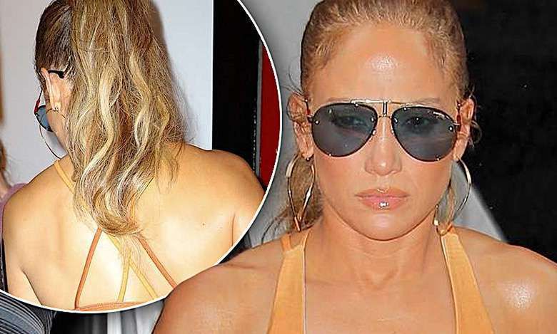 49-letnia ognista Jennifer Lopez poszła na całość! Wyszła na ulicę w samym staniku! Nawet paparazzi osłupieli z wrażenia!