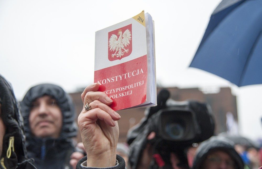 Trwają manifestacje Komitetu Obrony Demokracji w całej Polsce