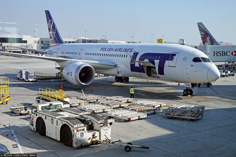Dreamliner należący do LOT-u na lotnisku w Los Angeles. Co teraz z połączeniami do USA?