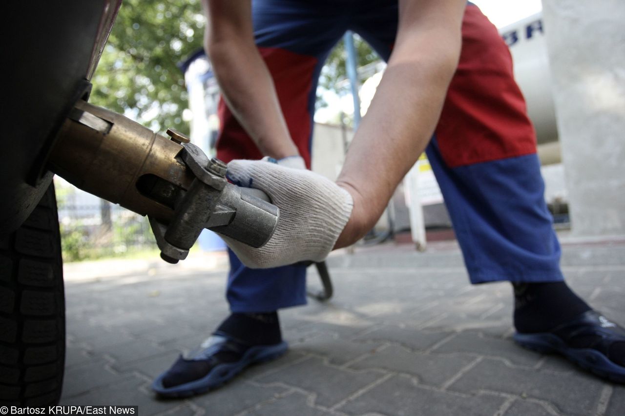 Wybuch auta z LPG. Trzech rannych w pobliżu Piotrkowa Trybunalskiego