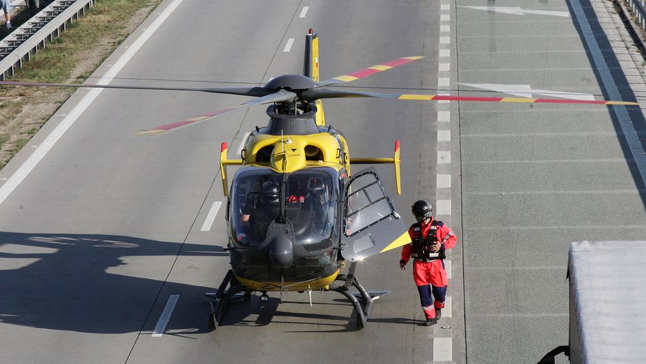 Trasa S8. Jadący autem osobowym nie odnieśli poważnych obrażeń.