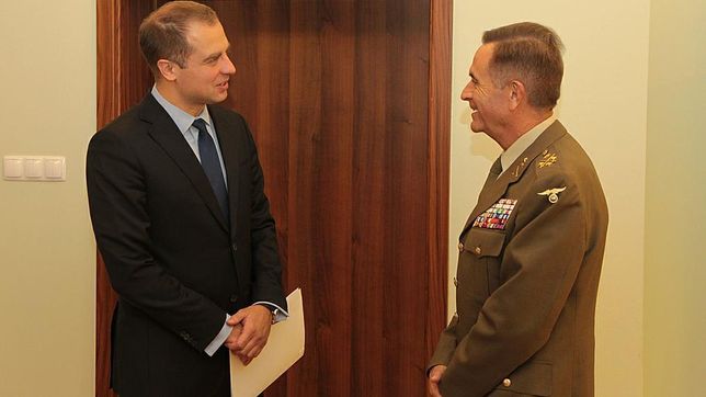 Wiceminister Tomasz Szatkowski i gen. Alfredo Ramirez w październiku 2016 r. 