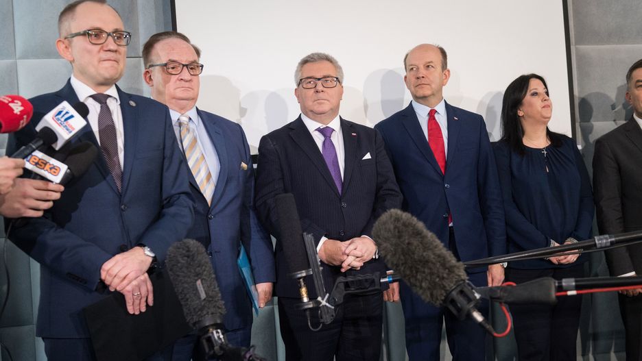 Politycy Prawa i Sprawiedliwości podczas prezentacji warszawskiej listy