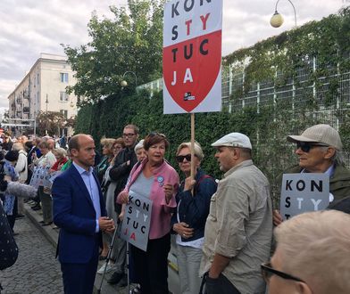 Połowa Polaków negatywnie ocenia działania PiS ws. Sądu Najwyższego. Prawie tyle samo popiera protesty