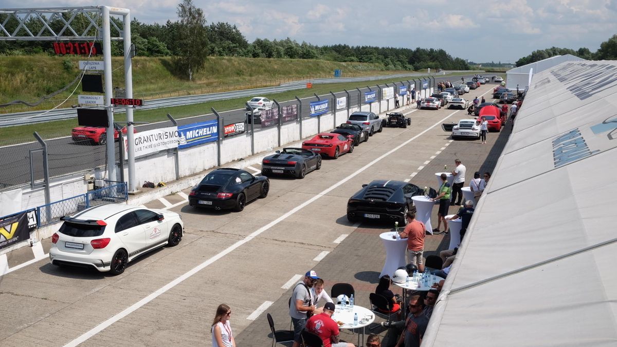 Za tygodniową imprezę Automobilklub Wielkopolski otrzymuje więcej, niż płaci miastu za rok najmu.