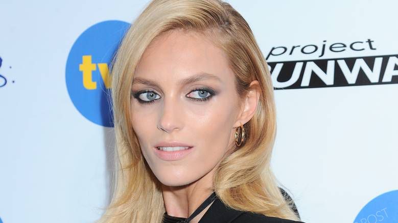 Anja Rubik w kreacji domu mody Balmain
Fot. ons