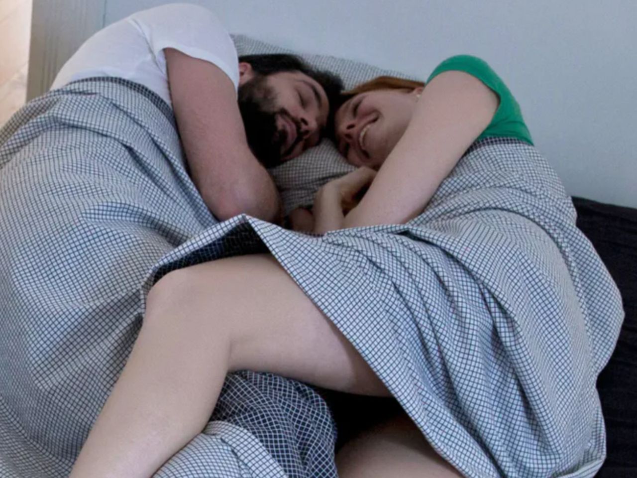 Śpią ze sobą po "skandynawsku". Decyduje się coraz więcej par